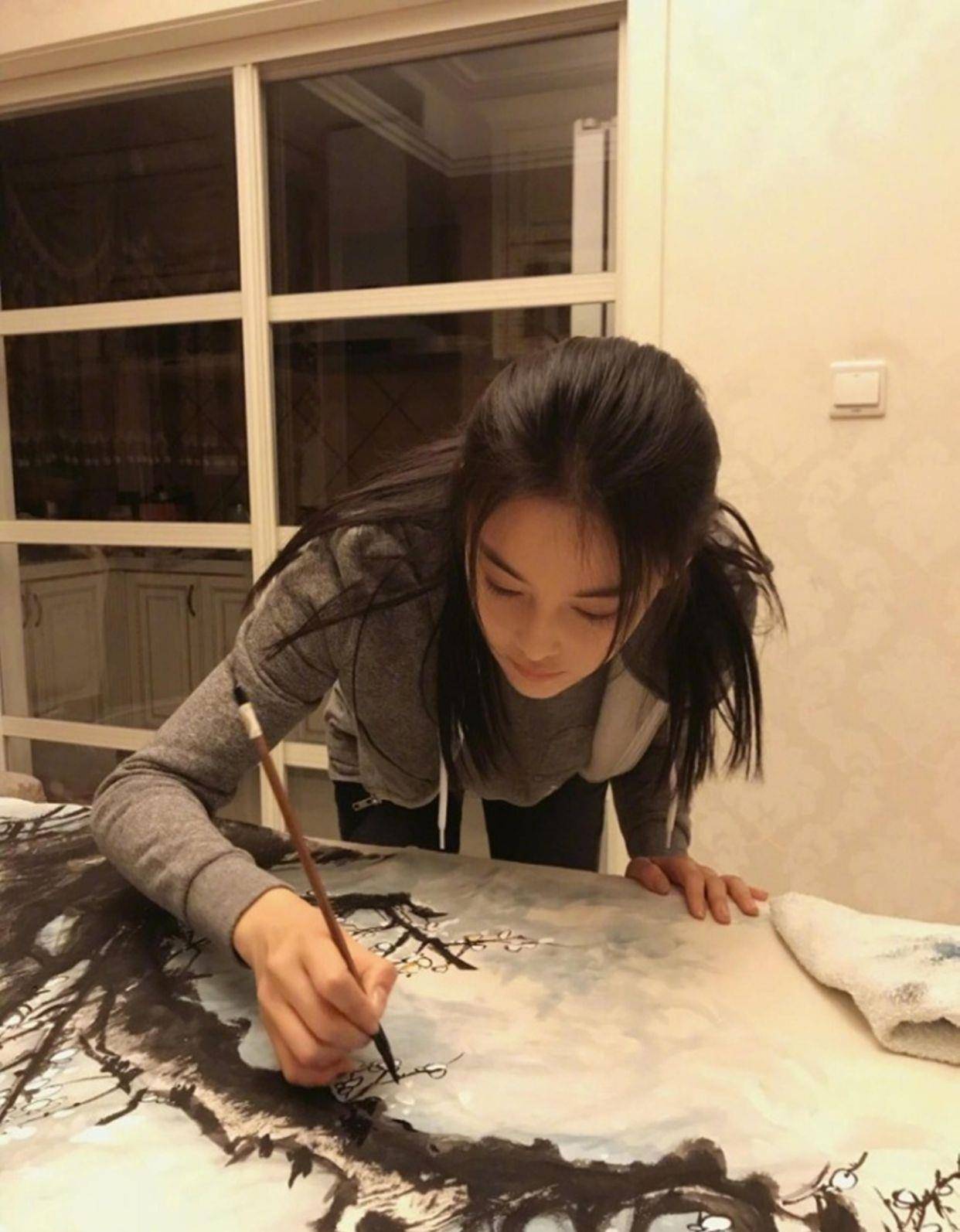 张馨予找狗
