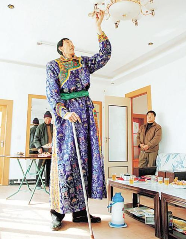姚明和鲍喜顺合影照片