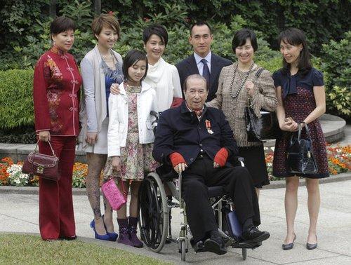 何猷佳不是亲生 何猷佳不是亲生
