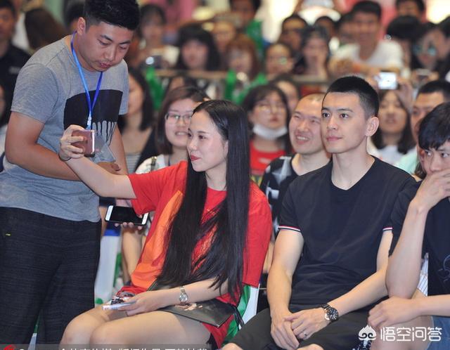 杨鸣球衣退役典礼 杨鸣球衣退役典礼
