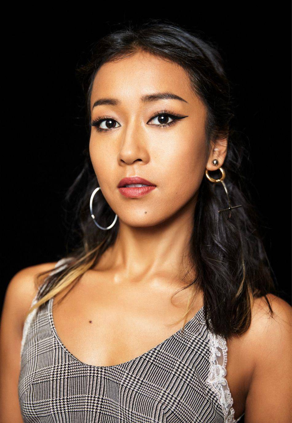 吉克隽逸高兴女声
