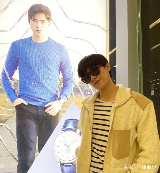 杨洋晒王彦霖伴郎团合照