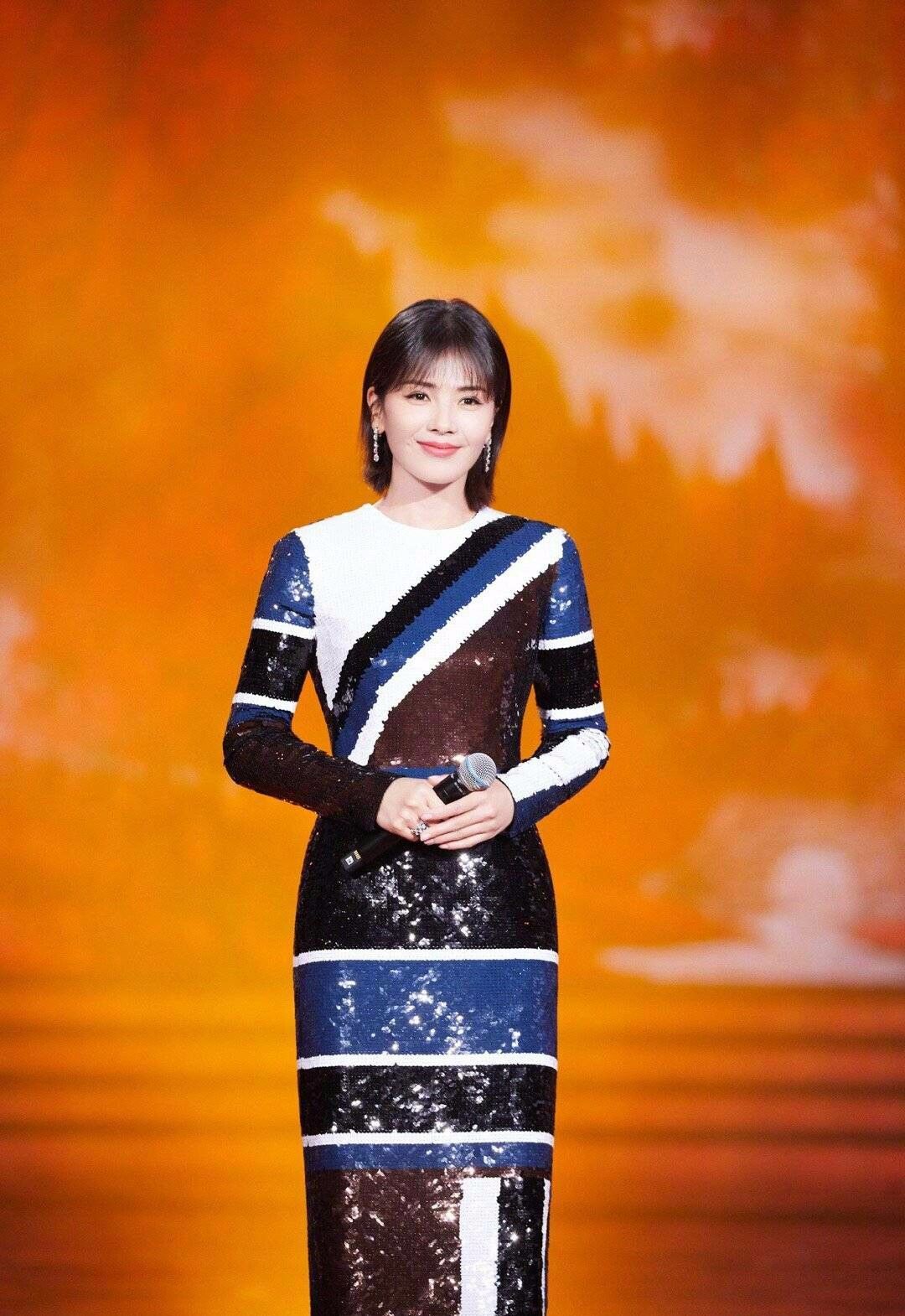 关于刘涛衣服脱漏的信息