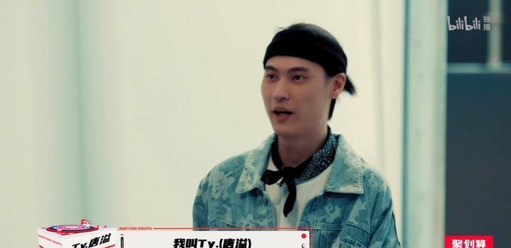 黄子韬晒和Ty合影