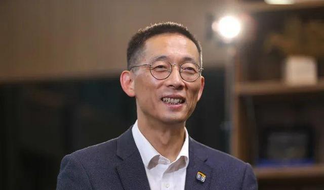 施一公两任妻子