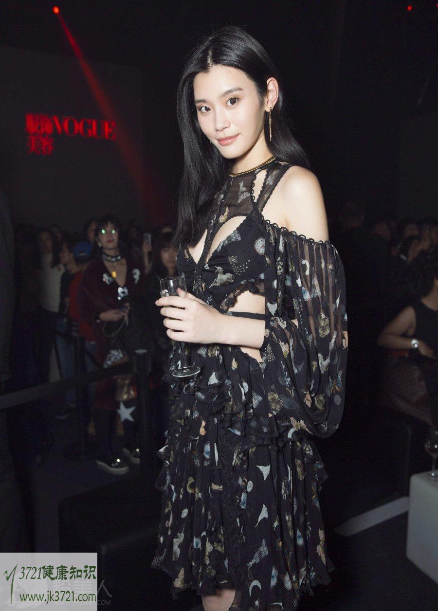奚梦瑶团体简介