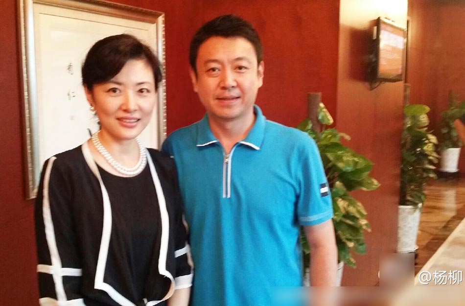 新闻联播主持人杨柳