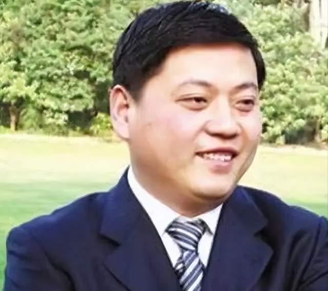 王均摇简介