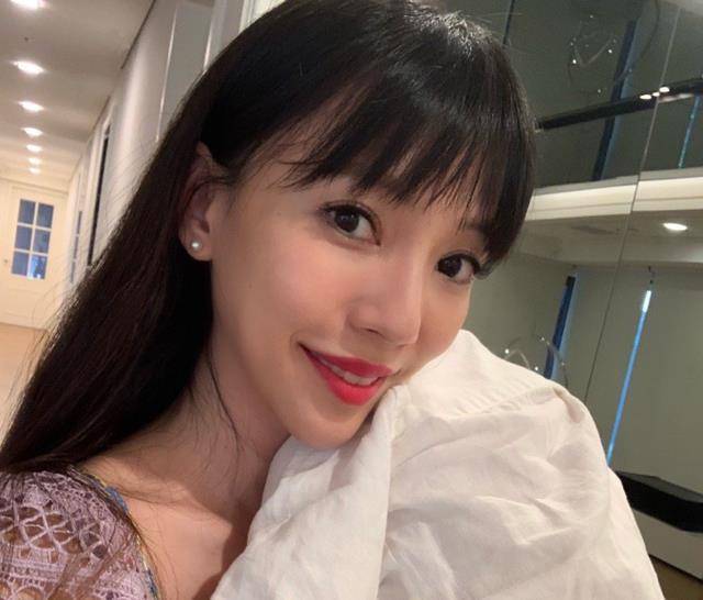 李靓蕾真实学历海角的复杂引见