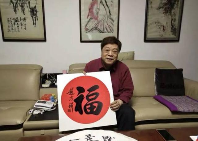 为什么称赵忠祥为紧老师的简单介绍