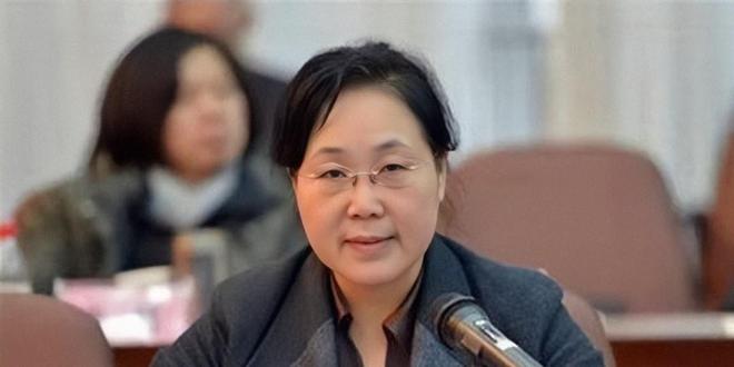包含李秀明与王洪文的词条