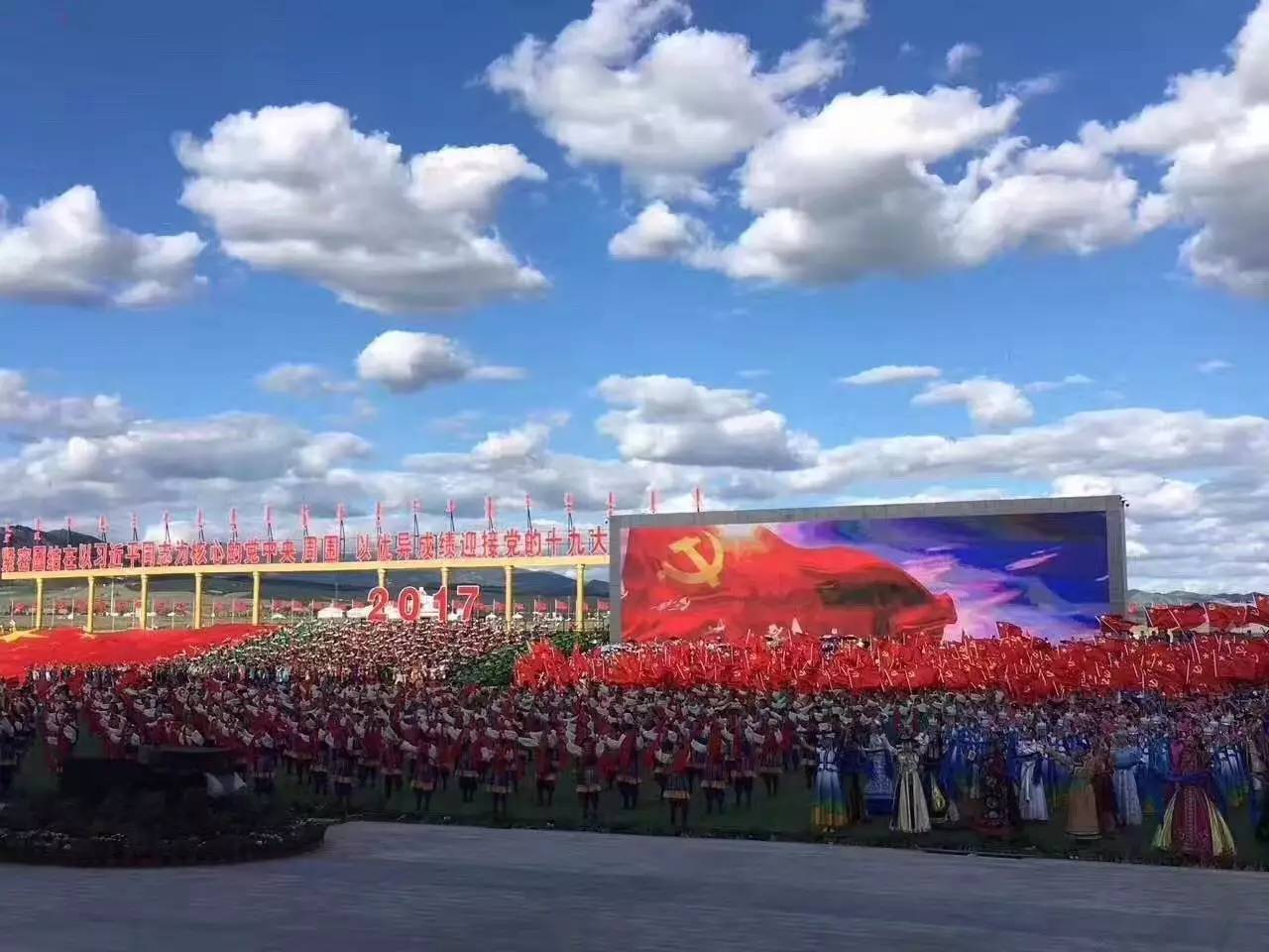 广场舞为内蒙古喝彩