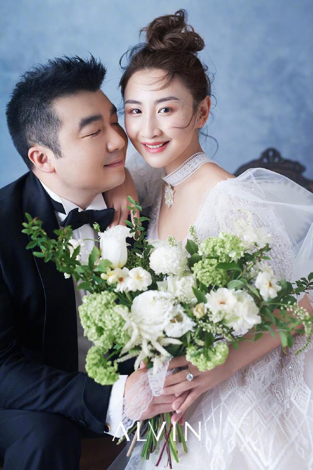 何雯娜成婚