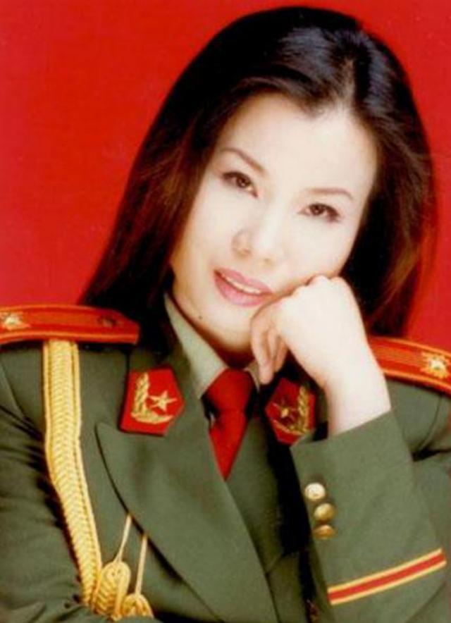 歌手董文华逝世