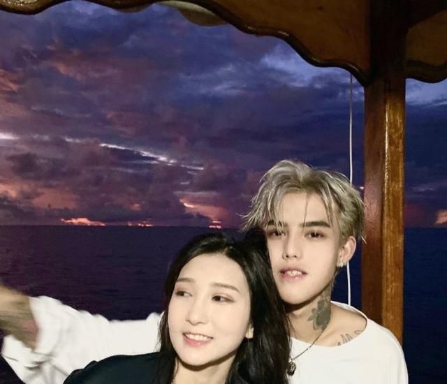 包含殷世航何婧婧分手原因聊天记录的词条