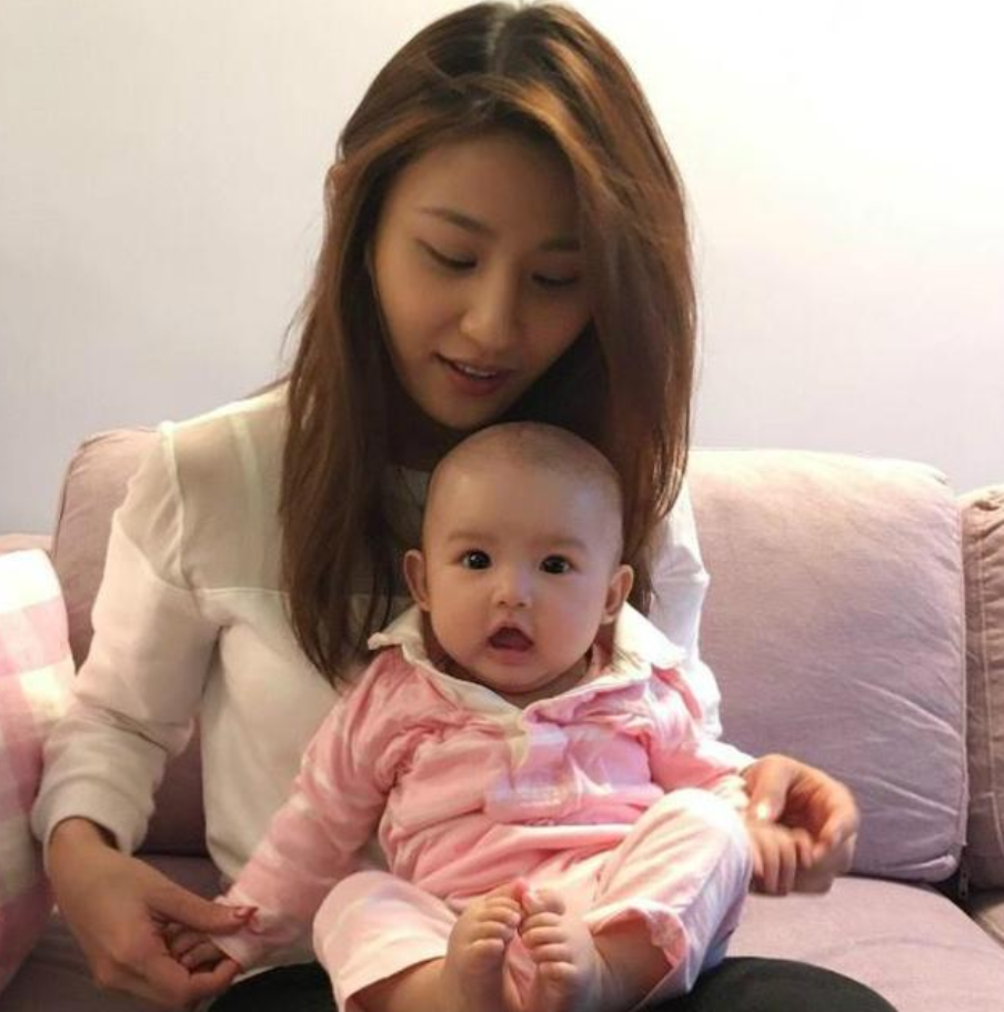 林芊妤茅厕门