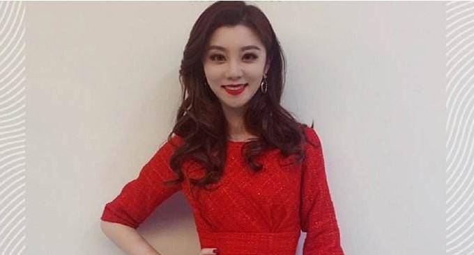 王牌女郎费费
