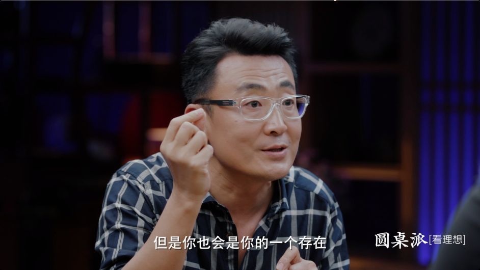 窦文涛滚滚不停的复杂引见