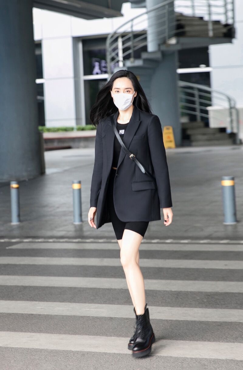 王智低调现身民政局领证的复杂引见