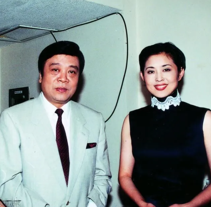 赵忠祥和谁好
