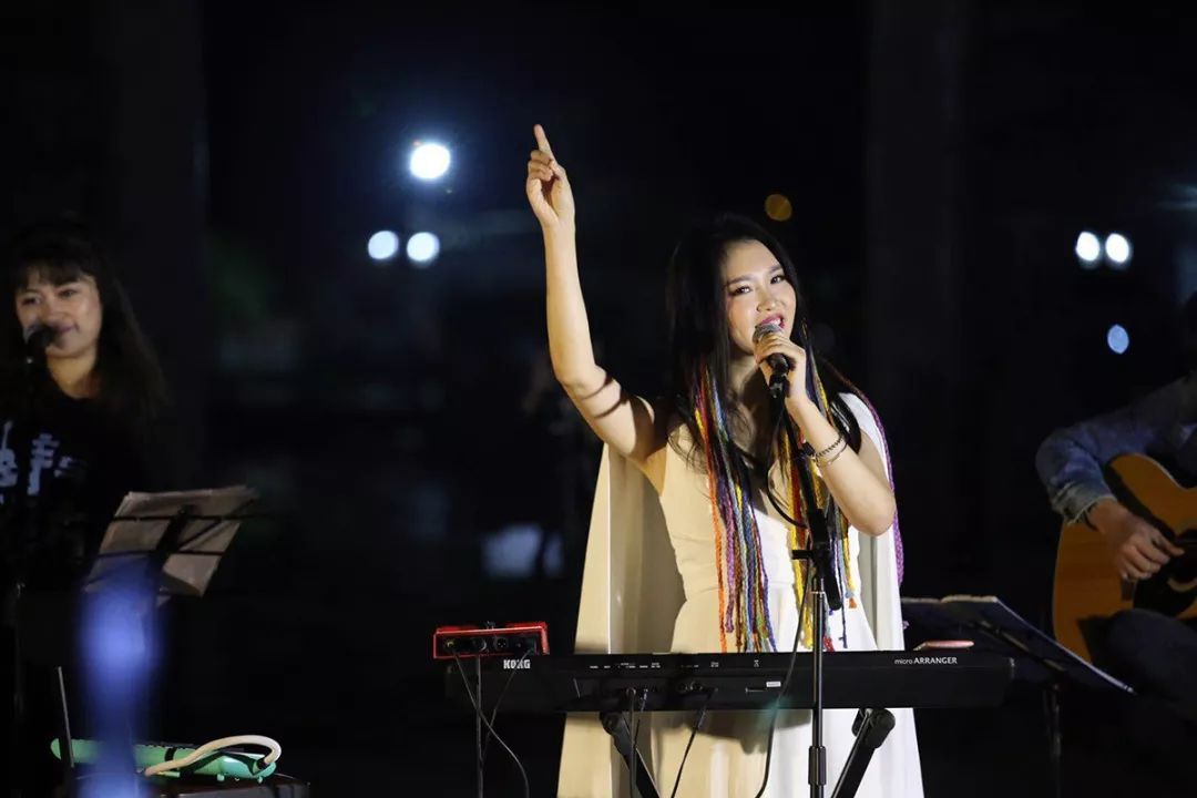 云南丽江小倩