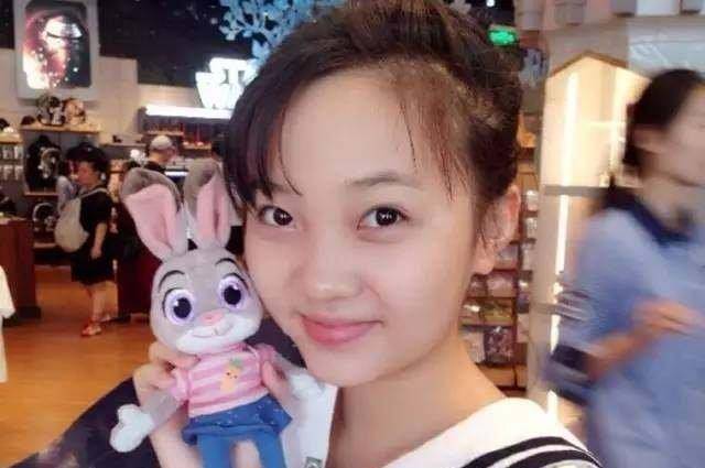 林妙可被毒虫咬伤