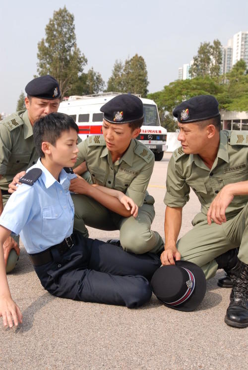 学警出更演员表