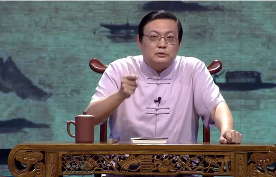 梁宏达此刻干什么
