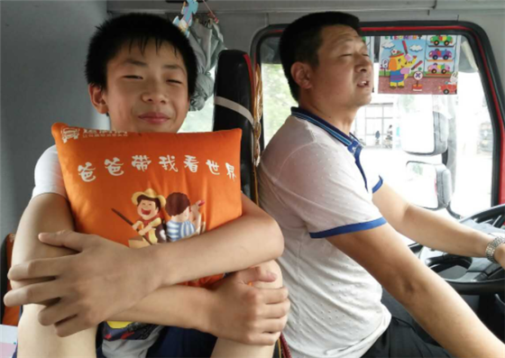 卡车小辉辉