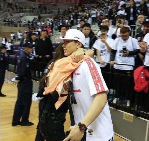 赵继伟妻子晒婚纱照 赵继伟妻子晒婚纱照