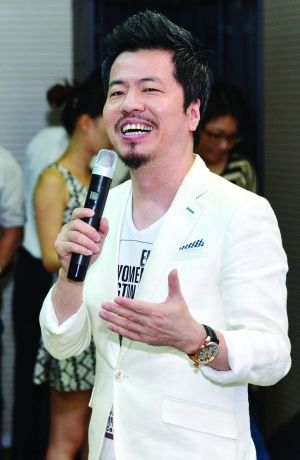 黄国伦前妻