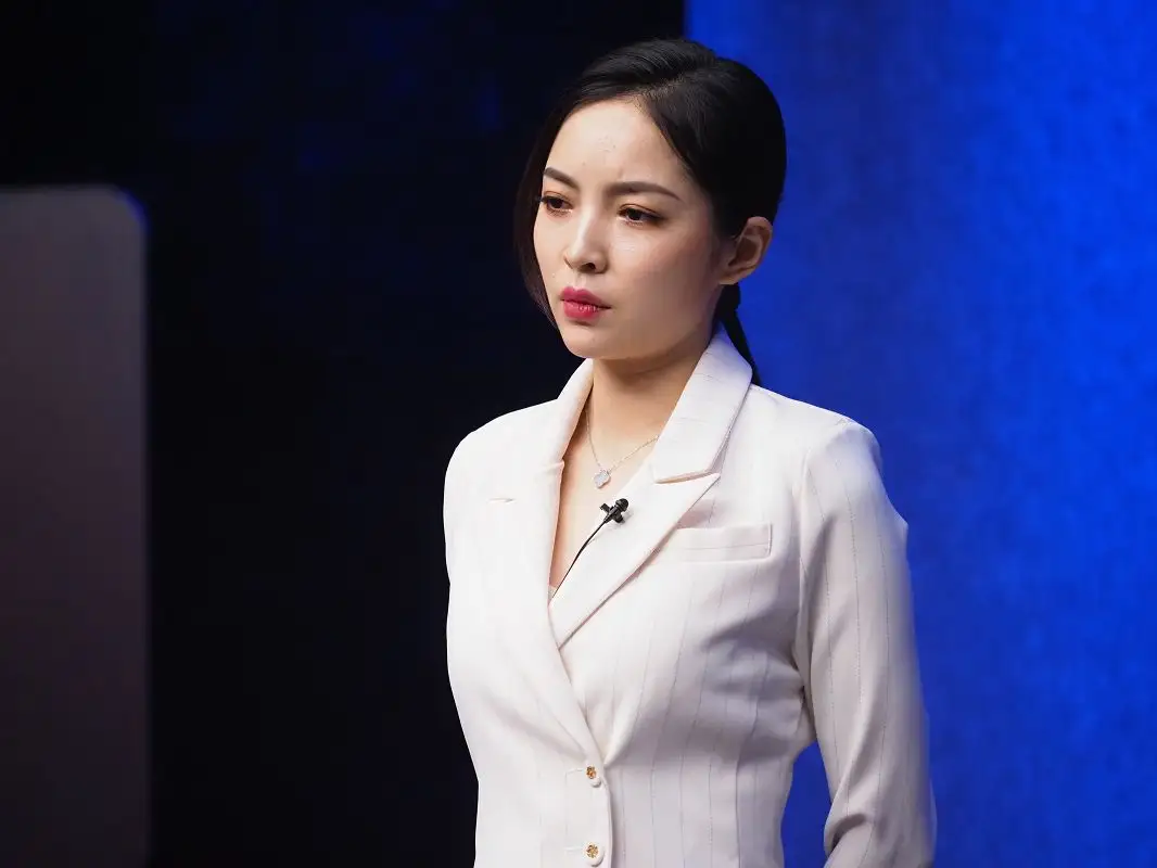 王钟瑶婚礼5分37秒线上的复杂引见