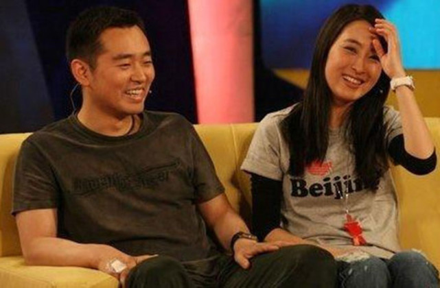 马苏与男子街头搂抱的简单介绍