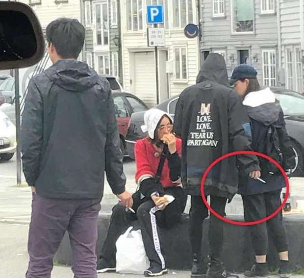 华晨宇吸烟