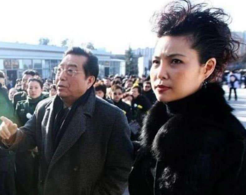 李双江前妻丁英照片