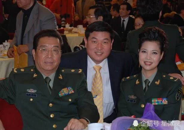 丁英照片