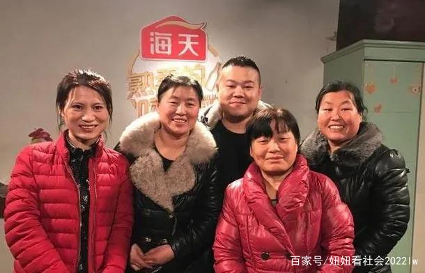 岳云鹏深夜接机老婆郑敏