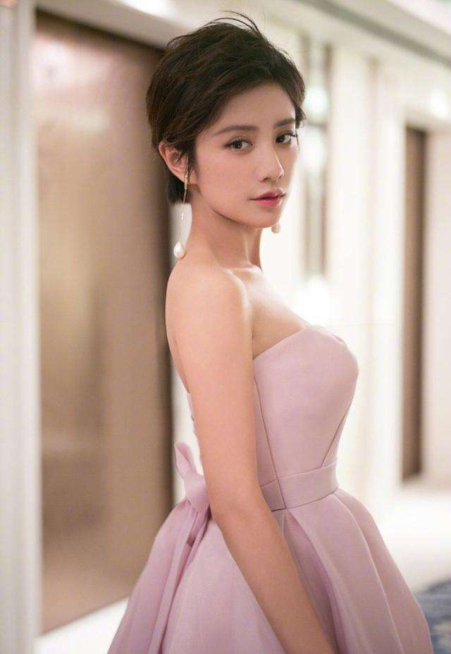 伊一个人资料