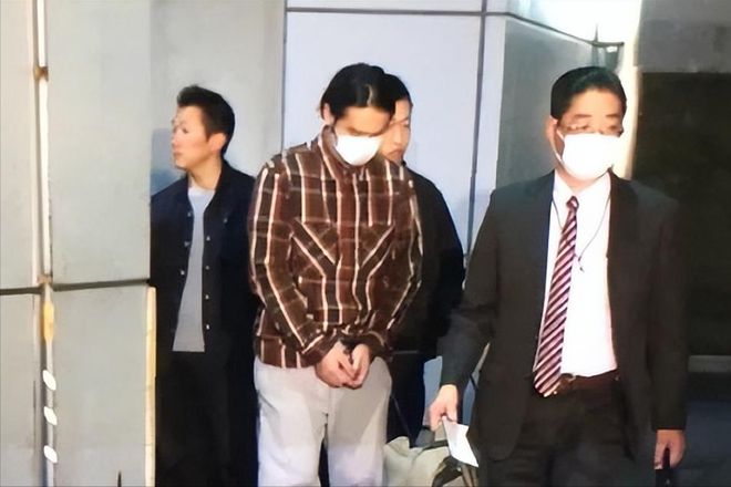 李孝利林允儿为没戴口罩报歉