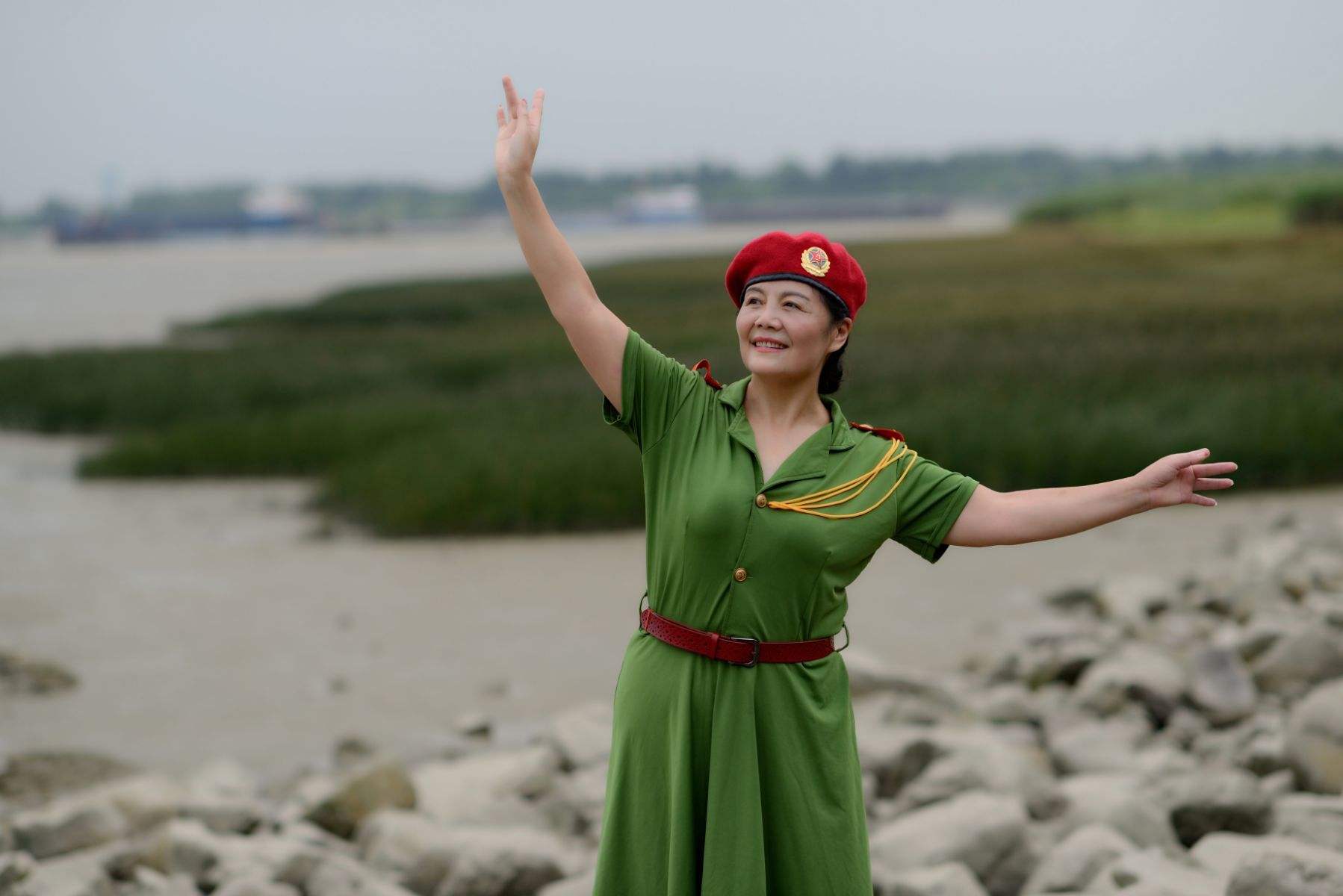 潇洒女兵歌词