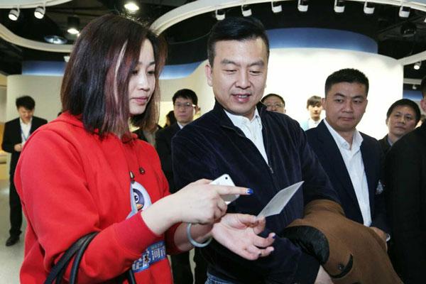 央视主持人张泽群怒批河南卫视 央视主持人张泽群怒批河南卫视