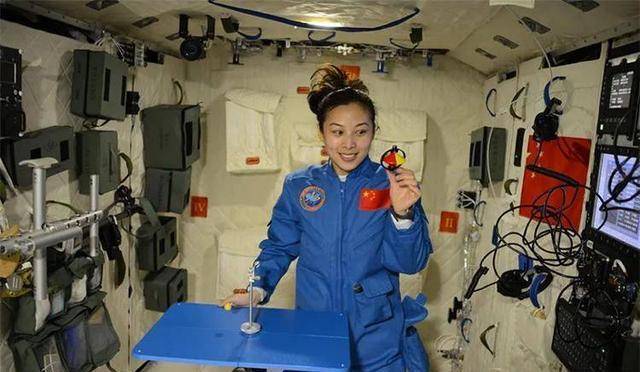 飞行员王亚平老公赵鹏简历