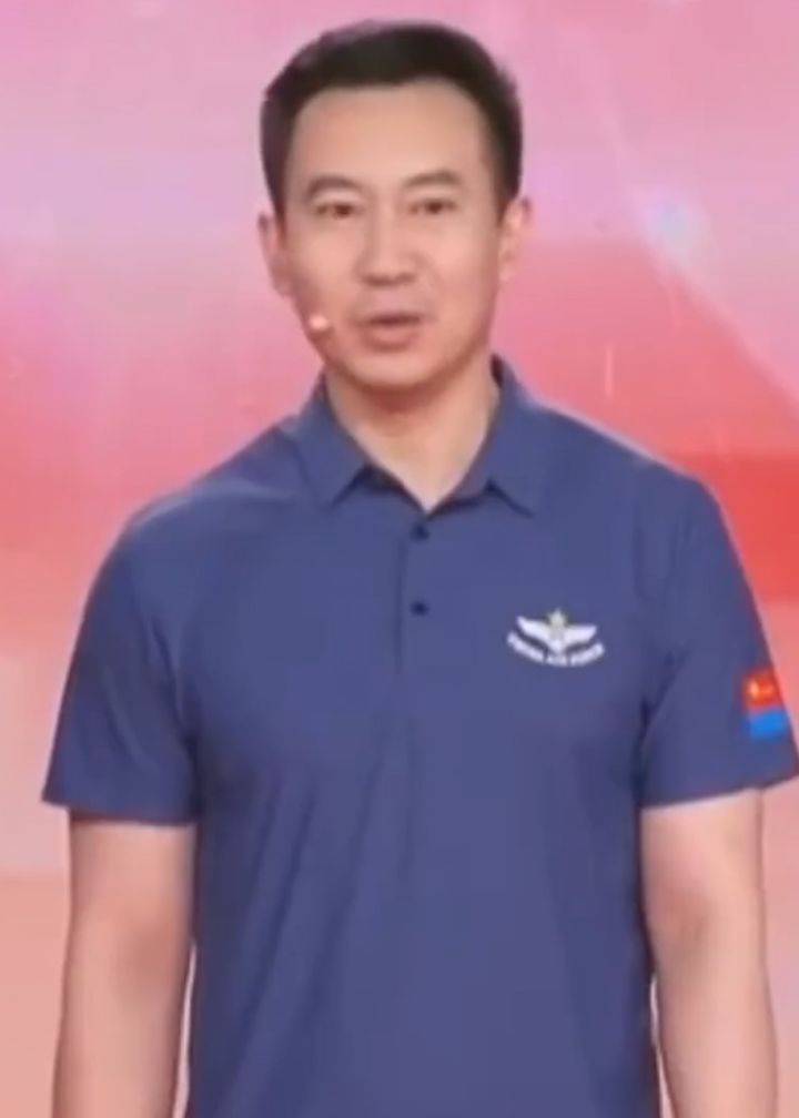 航行员王亚平老公赵鹏简历