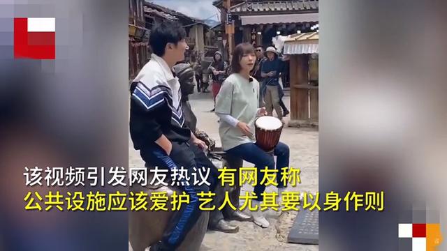 郭京飞王珞丹坐雕塑 郭京飞王珞丹坐雕塑