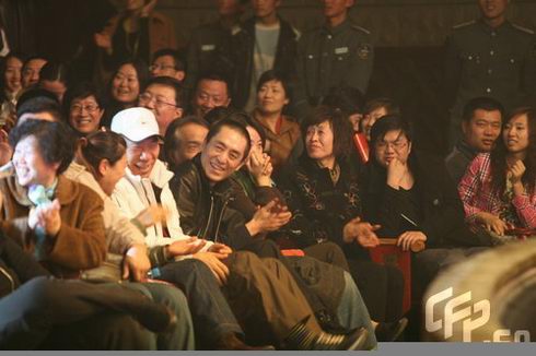 张艺谋连续受聘为北电、北舞传授 张艺谋连续受聘为北电、北舞传授