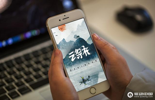 何氏家属悼文