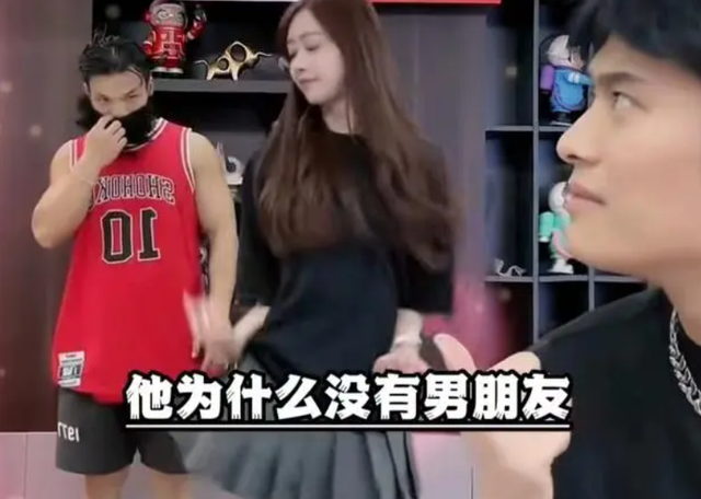 网红卓仕琳下跪道歉