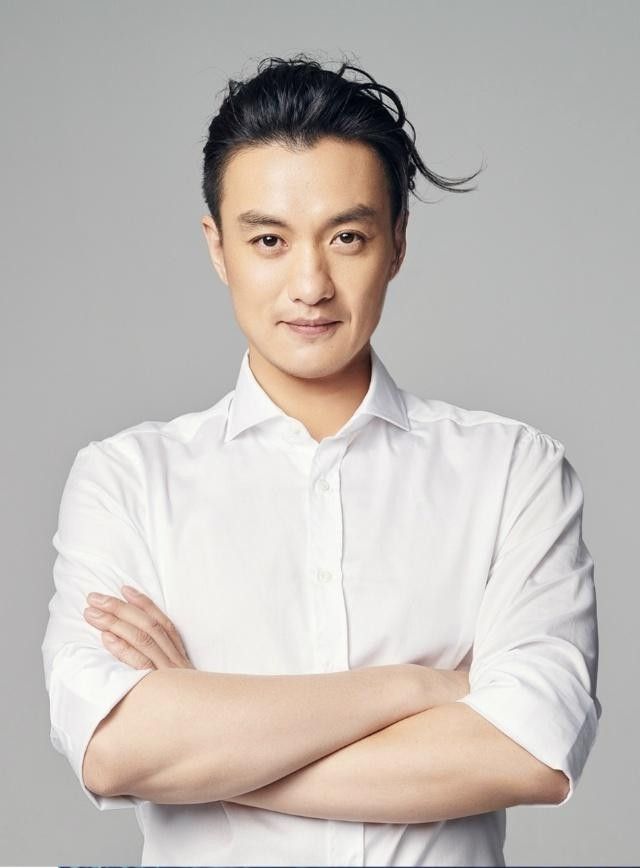童蕾周一围
