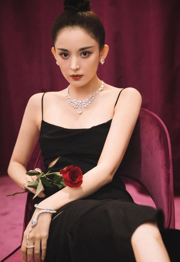 古力娜扎比来