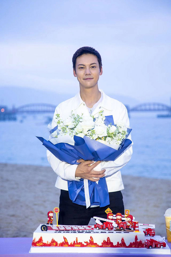 陈伟霆与许晴协作新剧《喜欢你时风好甜》热播的复杂引见 陈伟霆与许晴协作新剧《喜欢你时风好甜》热播的复杂引见